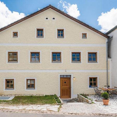 Gehobenes Ambiente In Historischer Wohnung 발팅 외부 사진