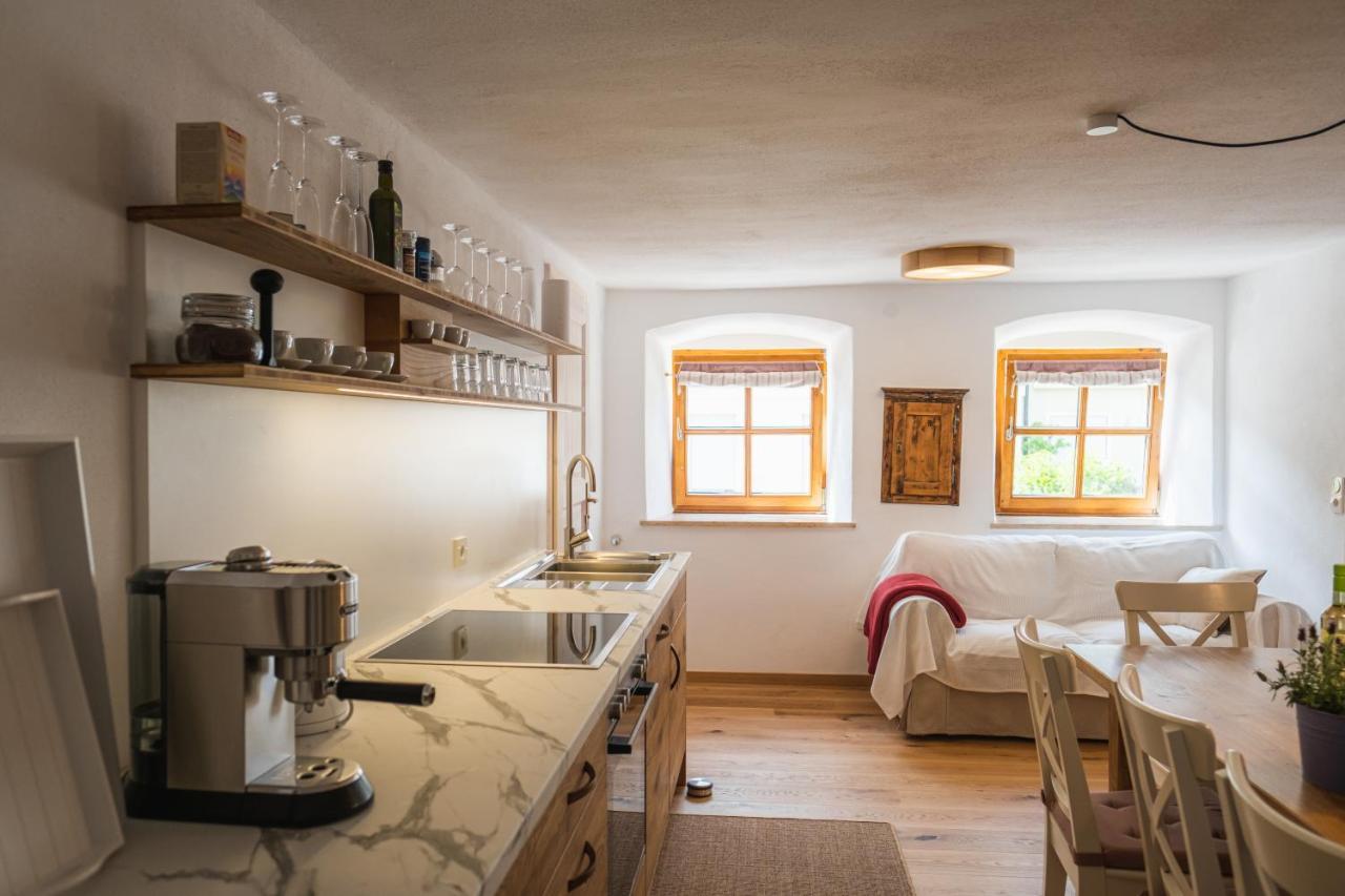 Gehobenes Ambiente In Historischer Wohnung 발팅 외부 사진