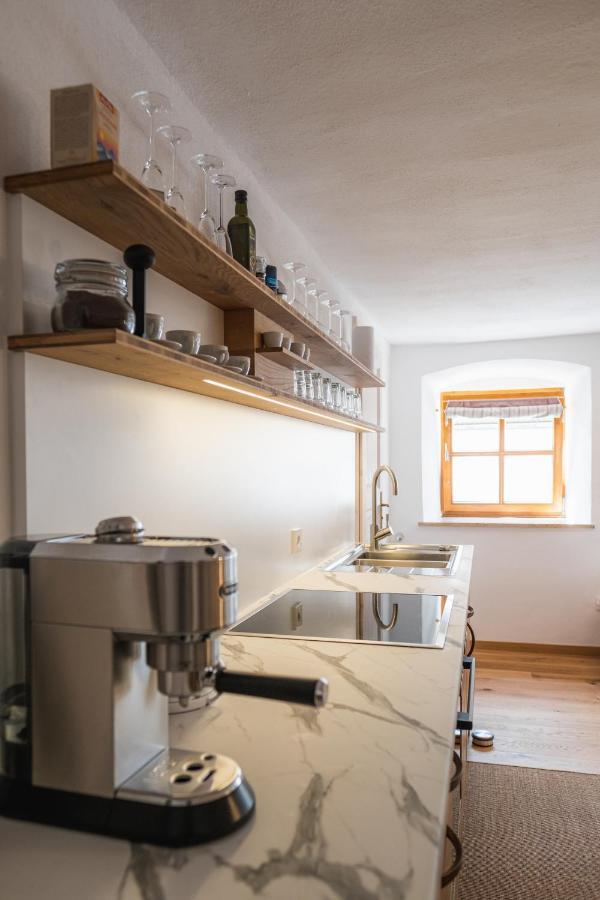Gehobenes Ambiente In Historischer Wohnung 발팅 외부 사진