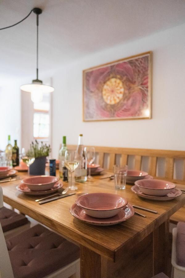 Gehobenes Ambiente In Historischer Wohnung 발팅 외부 사진