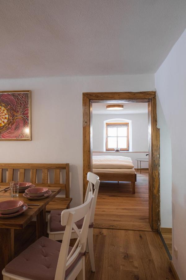 Gehobenes Ambiente In Historischer Wohnung 발팅 외부 사진