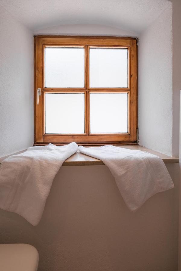 Gehobenes Ambiente In Historischer Wohnung 발팅 외부 사진