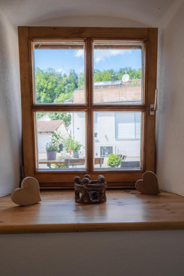 Gehobenes Ambiente In Historischer Wohnung 발팅 외부 사진