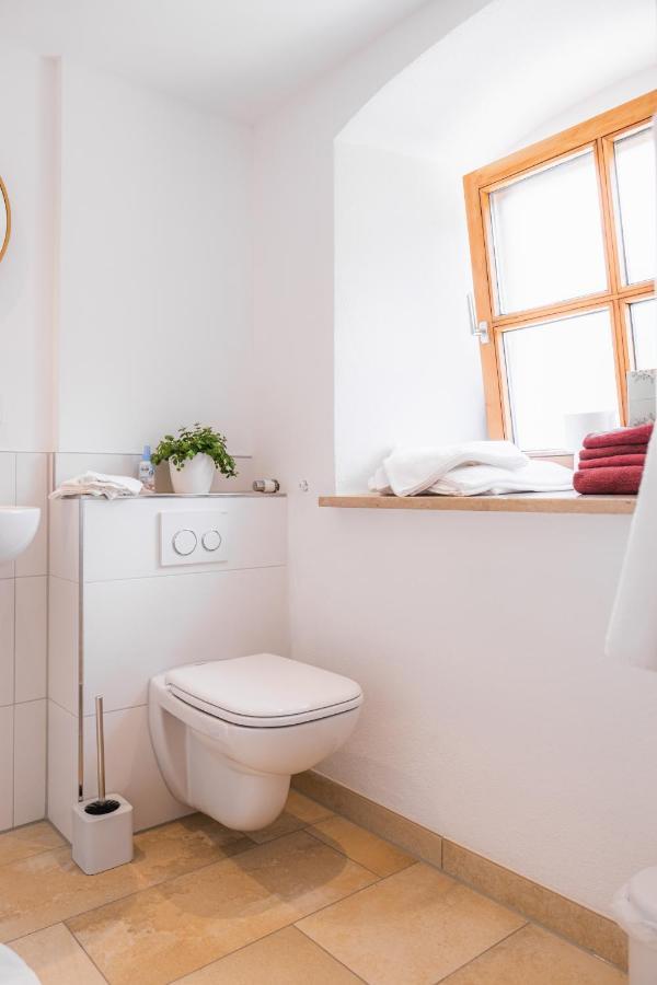 Gehobenes Ambiente In Historischer Wohnung 발팅 외부 사진