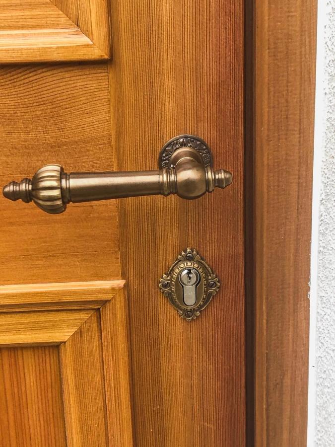 Gehobenes Ambiente In Historischer Wohnung 발팅 외부 사진