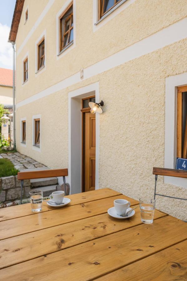 Gehobenes Ambiente In Historischer Wohnung 발팅 외부 사진