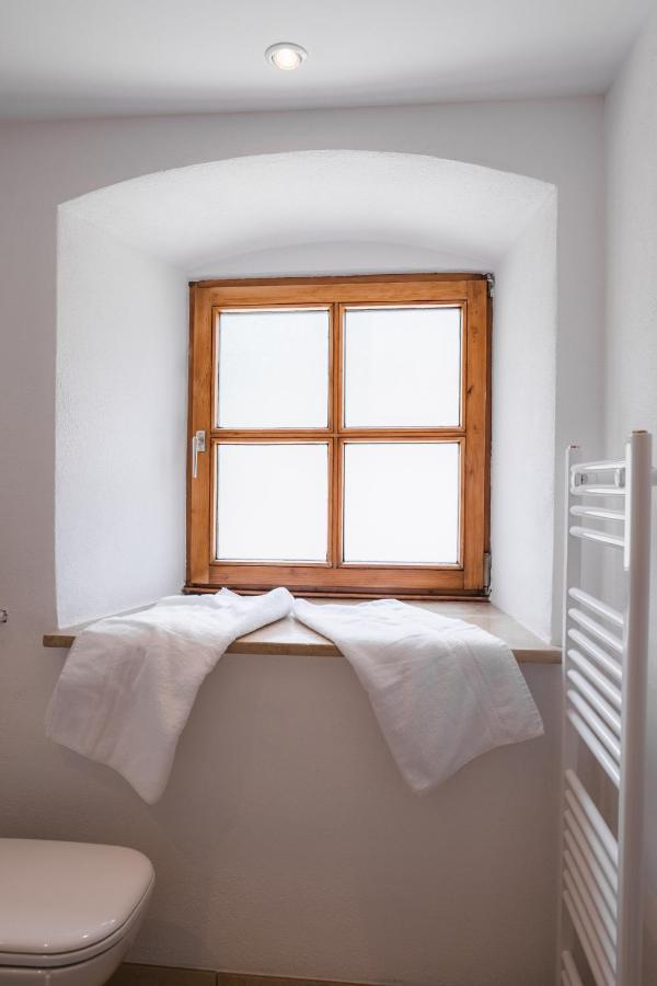 Gehobenes Ambiente In Historischer Wohnung 발팅 외부 사진