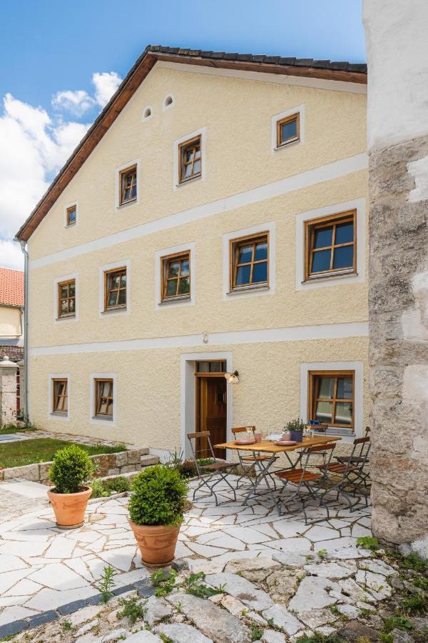 Gehobenes Ambiente In Historischer Wohnung 발팅 외부 사진